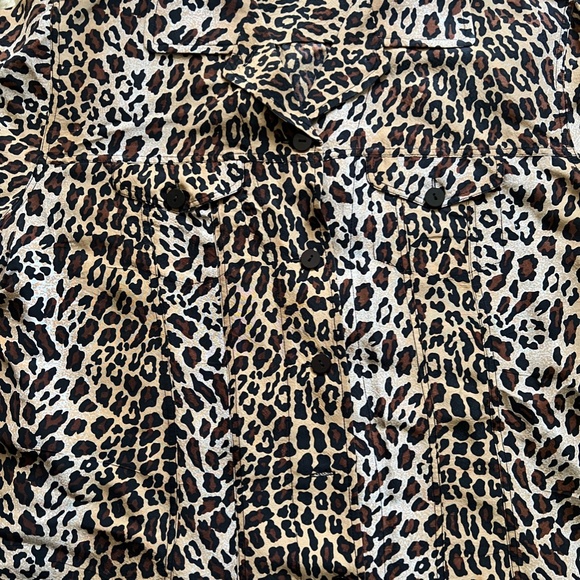 Transitions Women's Animal Print 100% Silk Button Down Top - Picture 4 of 7